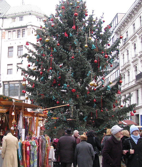 Köztéri karácsonyfa-körkép - neked melyik tetszik?