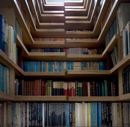 könyv lépcső