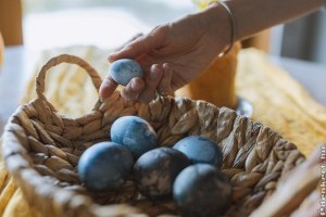 A hagymahéjtól a káposztáig: tojásfestés természetesen vegyszerek nélkül