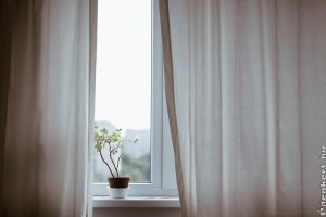 Milyen praktikus árnyékolót válasszon a műanyag ablakokhoz?