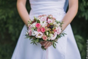 Trendi nyári esküvői virágcsokrok 2020-ban