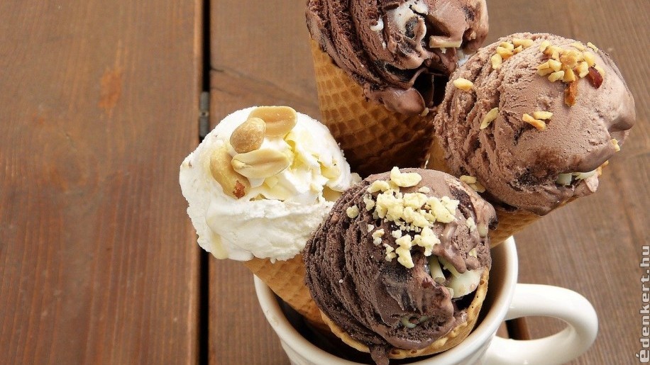 Házi készítésű jégkrém: avagy hogyan dobjuk fel a csoki és vaniliafagyit