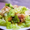 A klasszikus Cézár saláta római salátával az igazi