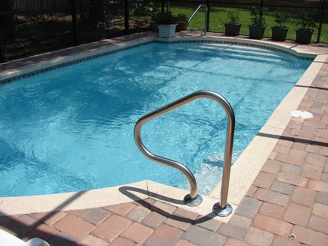 pool-317451_640