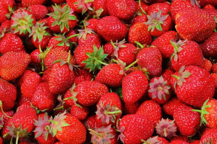 strawberries-528791_1920