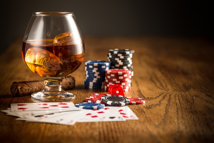 cigar-chips-gamblings-drink-playing-cards