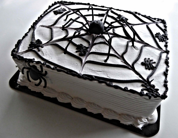 halloween-spider-cake-gee0db0ca6_1920_01