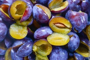 Őszi gyümölcsbefőzés naspolyából, szőlőből, szilvából