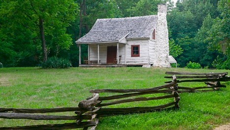 Falusi bukolika a kertben és a lakásban