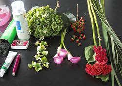 Hogyan készítsünk élő virágokból ékszert?