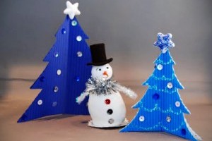 Hogyan készítsünk papírból mutatós karácsonyi díszt?