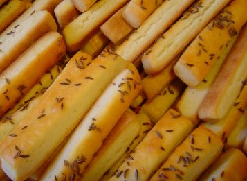 Sonkás hengerek, köménymagos sós rudak Húsvétra!