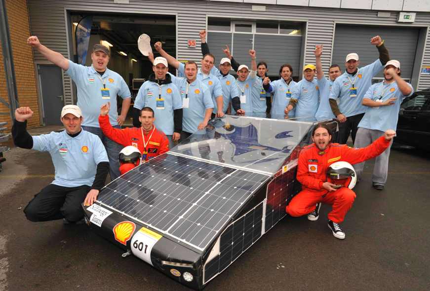 Kettős világsiker: energiatermelő autó a győri egyetemen