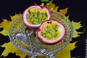 Egészséges egzotikus gyümölcsök: maracuja, rambután, licsi, kumkvat, csillaggyümölcs