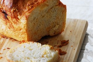 Hogyan süssünk sajtos kenyeret?