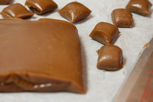 Hogyan készítsünk karamellt otthon?