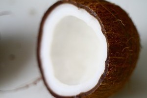 Készítsünk kókusz- és mandarinolajból izzadásgátlót!