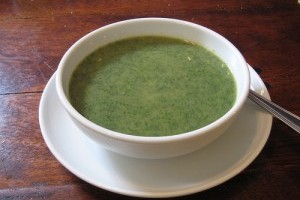 Hogyan készítsünk csalánlevest?