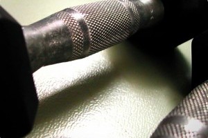 Hogyan végezzünk köredzést súlyzókkal?