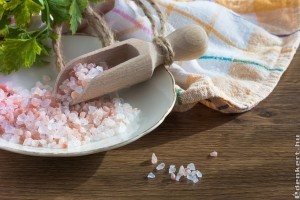 Miért egészségesebb a Himalája kristálysó az asztali sónál?