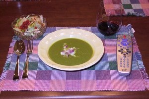 Mentás-currys zöldborsóleves