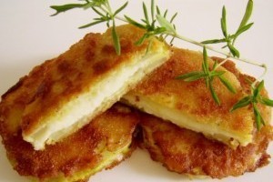 Sajtos-tökös meglepi szendvics készítése