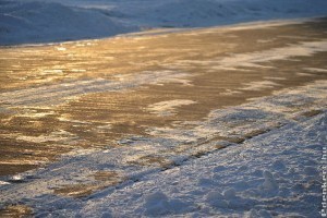 Melyik a hatékonyabb téli csúszásgátló: zeolit, homok, fűrészpor?