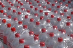 Üres PET palackért bontatlan ásványvíz