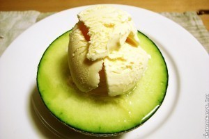 Jön a meleg - készítsünk sárgadinnyés vanília fagylaltot!