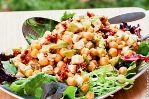 Egészséges húsvéti köretet ajánlunk csicseriborsóval