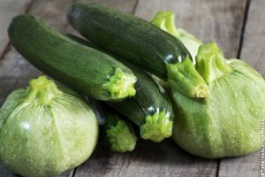 Cukkini és kaliforniai paprika, az egészséges ropogtatnivalók