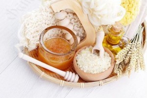 Kényeztető fürdő: készítsünk fürdőmézet, fürdősót házilag