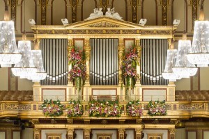 Újévi koncert Bécsben: muzsika és virágkötészet felsőfokon