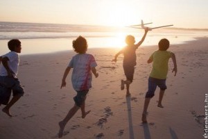 Hagyd, hogy a gyerek néha egyedül játsszon, mert neki is szüksége van az „énidőre”!