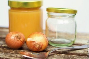 Torokfájásra: hagyma és méz toroköblögető házilag