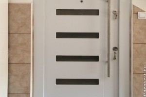 Bejárati ajtó felsőfokon