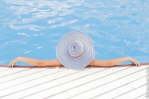 A medence vizének tisztán tartása avagy baktériumoktól mentes, tiszta víz