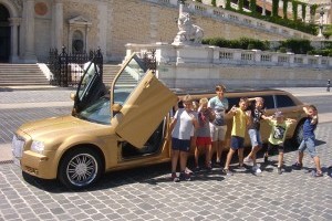 Gyerekek a limuzinban?