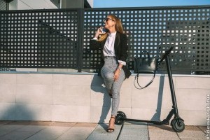 Elektromos roller: környezetbarát és időtakarékos megoldás