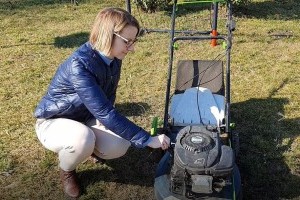 Benzines fűnyíró tavaszi indítása