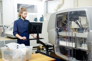 Póló nyomtatás cégeknek: cél a brand népszerűsítése