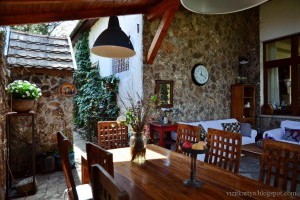 Terasz, mint életmód - látogatóban egy kamaraerdei egykori Kádár-kockában