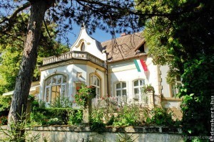 Séta egy budai kastélykertben-invitáló a Vojnovich-Huszár Villa koncertjére