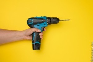 Akkus csavarbehajtó lehengerlő technológiával