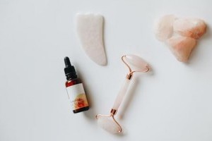 Hatékony és kellemes szépségtrend 2023-ban: íme a kiváló Gua Sha kő titka test- és arcmasszázshoz