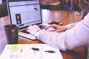 Milyen jelei lehetnek a laptop kijelző meghibásodásának?