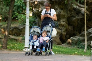 Górcső alatt az ikerbabakocsik