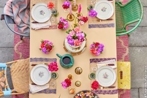 Étvágygerjesztő virágköltemények: színpompás asztaldíszek muskátlival