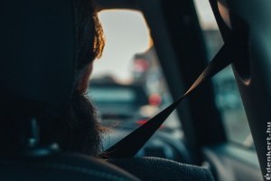A szó szerinti életmentő eszköz az autóban: a biztonsági öv nem véletlenül kötelező!