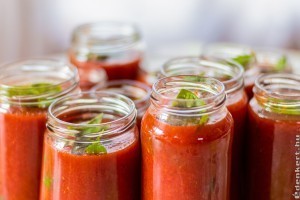 Mutatjuk, hogyan főzd be a paradicsomot passzírozás és tartósítószer nélkül